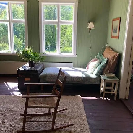 Gammelt Hus Pa Landet *