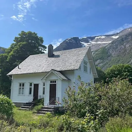 Gammelt Hus Pa Landet בית נופש Haugland (Kvinnherad)