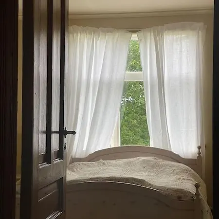 Gammelt Hus Pa Landet *