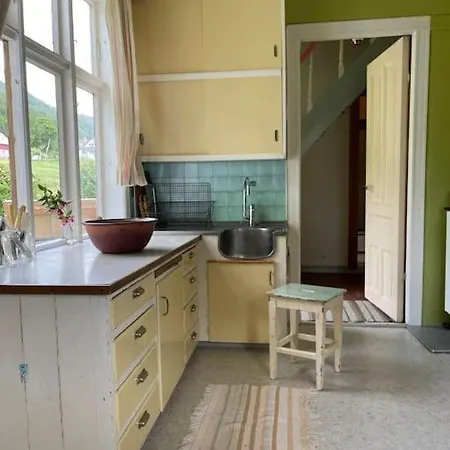 Gammelt Hus Pa Landet בית נופש Haugland (Kvinnherad)